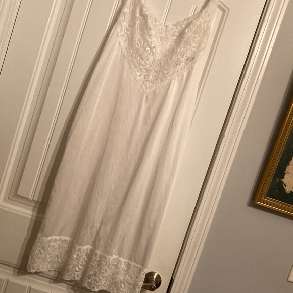 White vanity Fair slip - Picture 2 of 8